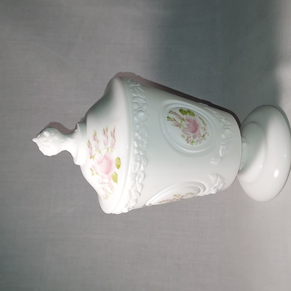Vintage Fenton Milk Glass Hand Painted Candy Dish With Lid Signed Frieda Hubbard - Picture 9 of 9